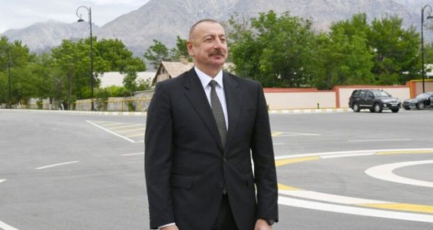 Prezident Hacı Zeynalabdin Tağıyevin abidəsinin açılışını etdi
