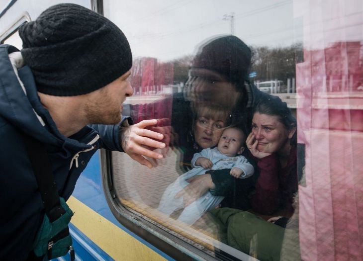 Britaniya ukraynalı qaçqın uşaqları yeni qaydalarla qəbul edəcək