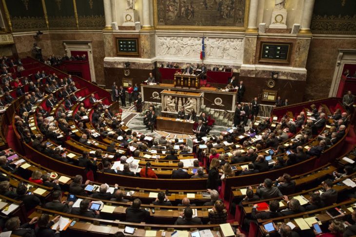 Fransalı deputatlar Emmanuel Makronun qondarma “erməni soyqırımı" ilə bağlı qərarına etiraz edirlər
