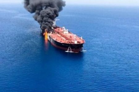 Oman körfəzində neft tankerlərinə hücum: İran ABŞ pilotsuz təyyarəsinə də raket atıb