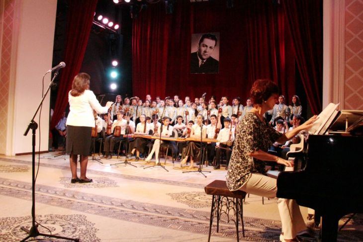 Dövlət Mahnı Teatrında Rəşid Behbudovun xatirəsi anılıb