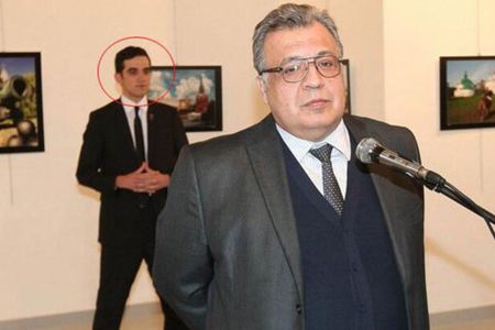 TRT-nin bir qrup əməkdaşı rus səfirinin qətlinin görüntülərini yayması səbəbilə saxlanılıb