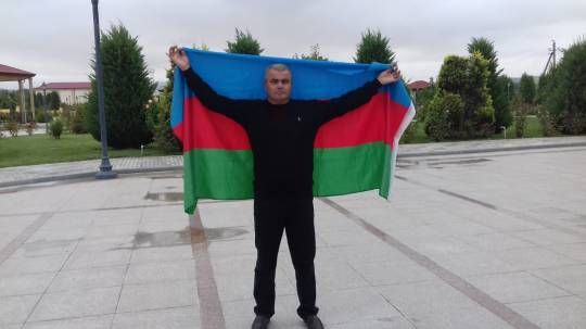 Erməni bayrağını çıxarıb, yerinə Azərbaycan bayrağını sancan “Tankçı Şakir”