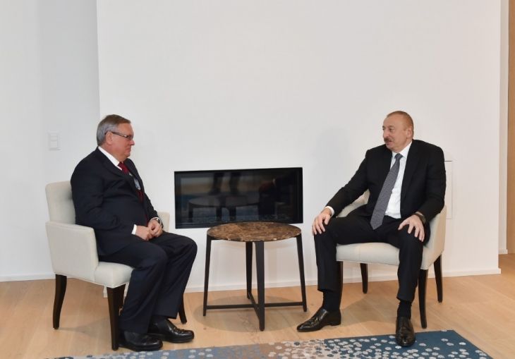 Azərbaycan Prezidenti Davosda “VTB Bank”ın idarə heyətinin sədri ilə görüşüb