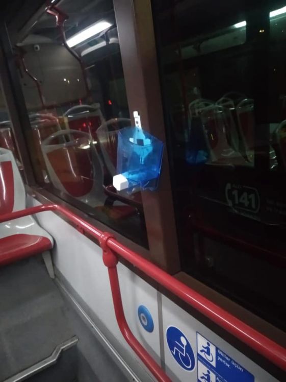 Sərnişinlər avtobuslardakı dezinfeksiya dispenserlərini qırırlar - FOTO