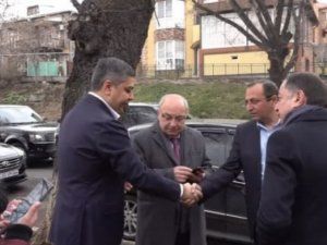 Ermənistanda müxalifət prezidentlə görüş keçirir