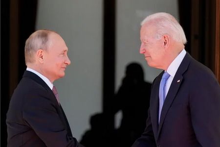 “Vaşinqton Post” Baydeni Putinə inanmamağa çağırır
