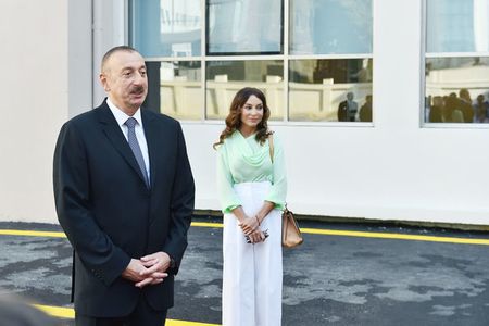 İlham Əliyev və Mehriban Əliyeva Bakı Avropa Liseyinin yeni binasının açılışında iştirak ediblər - Fotolar