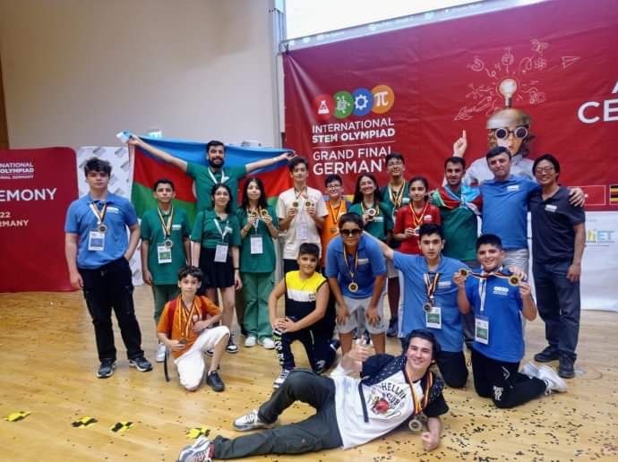 Azərbaycanlı bacılar Almaniyada qızıl medal qazandılar - FOTOLAR