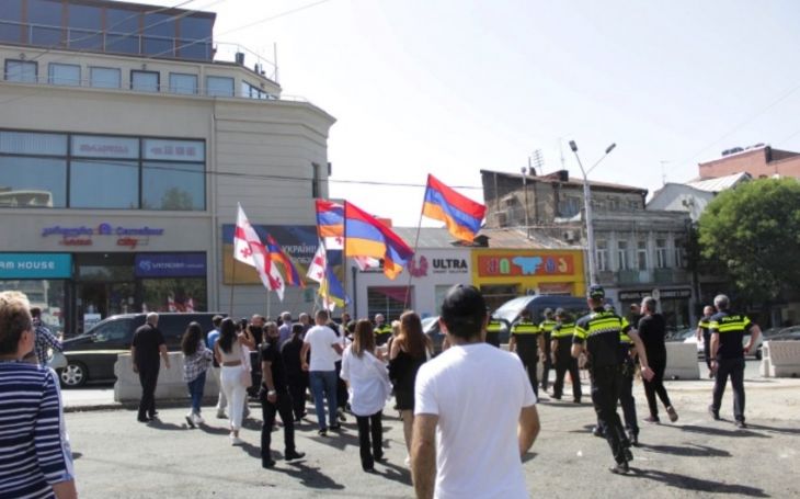 Polis ermənilərin Azərbaycan səfirliyinin binası qarşısındakı aksiyasının qarşısını alıb - Tbilisidə