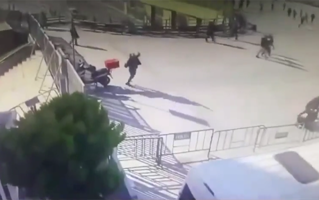 stanbulda məhkəmə binasına hücum - 3 polis yaralandı - Video